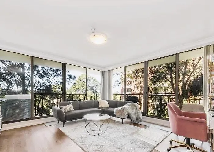 City Oasis - Terrific Location & District Views!