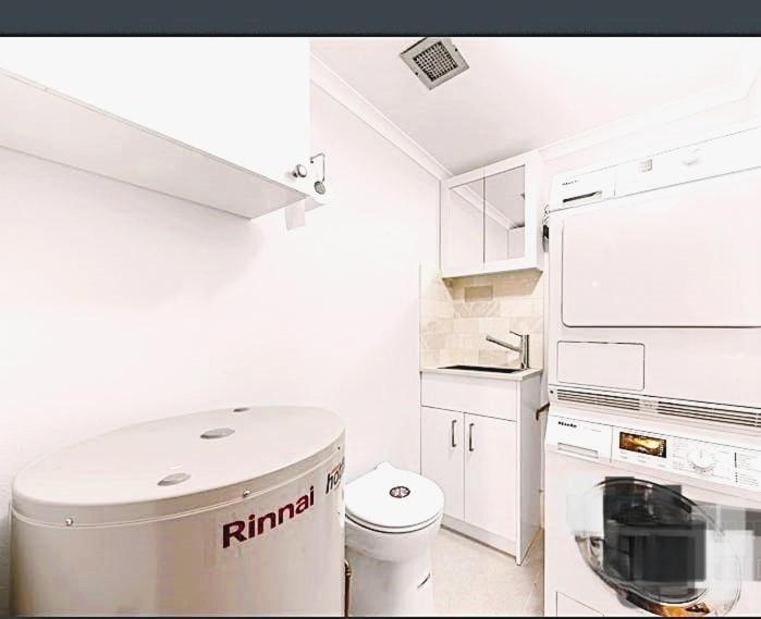 Apartment Oasis - Terrific Location & District Views! Sydney