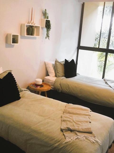 Oasis - Terrific Location & District Views! Sydney