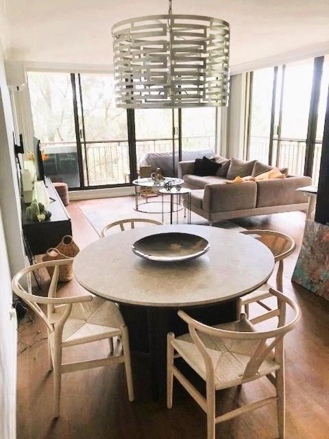 Oasis - Terrific Location & District Views! * Sydney